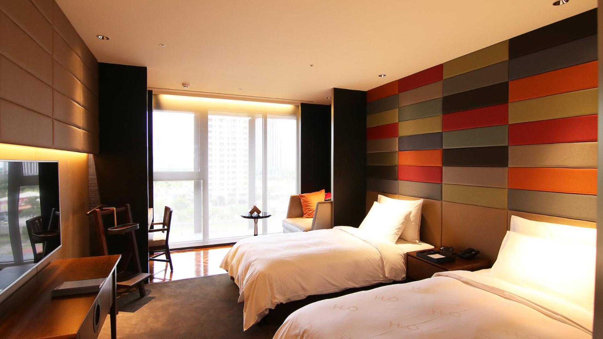 H2O Hotel Kaohsiung Exterior photo Deluxe Room