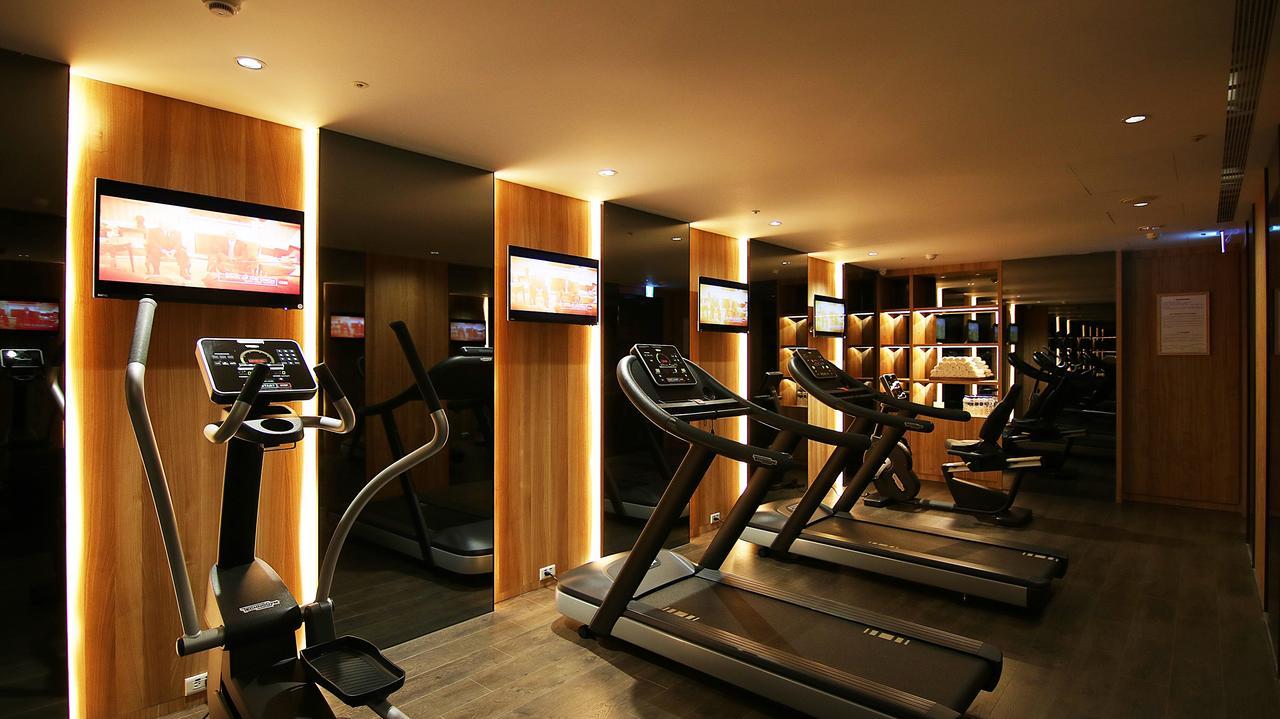 H2O Hotel Kaohsiung Exterior photo The gym at the hotel