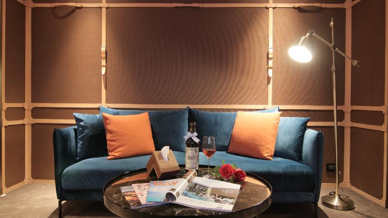 H2O Hotel Kaohsiung Exterior photo A sofa